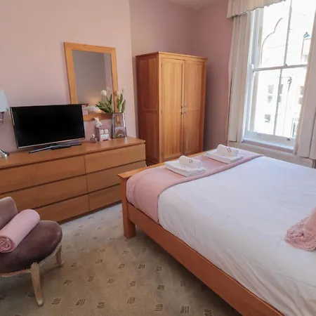 Stanton House - Abbey View, Flat 3 *