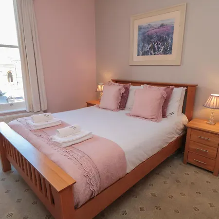 Stanton House - Abbey View, Flat 3 * 휫비