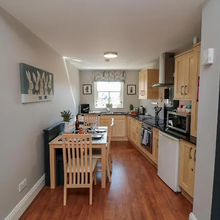 Stanton House - Abbey View, Flat 3 휫비