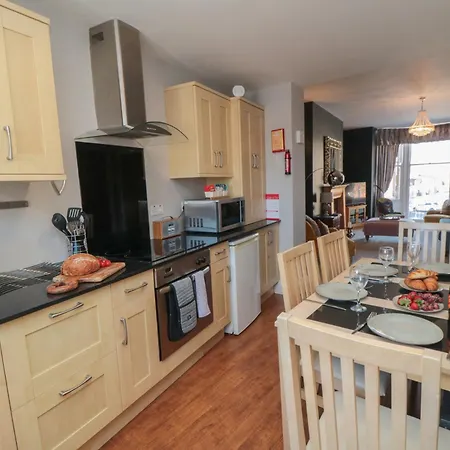 Stanton House - Abbey View, Flat 3 דירה