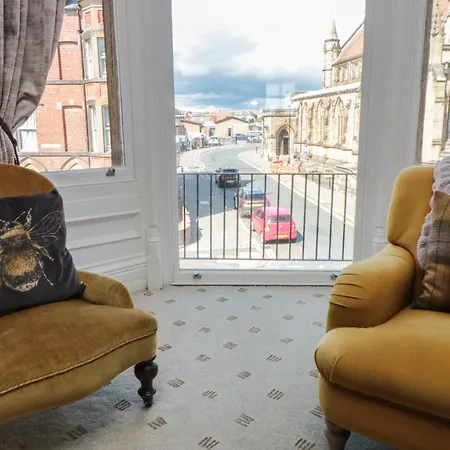 Stanton House - Abbey View, Flat 3 * 휫비