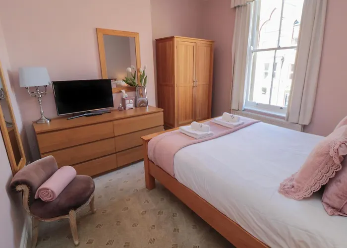 Stanton House - Abbey View, Flat 3 *